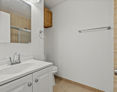 1540 N Fuller Avenue - Photo Thumbnail 8