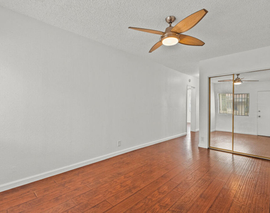 1540 N Fuller Avenue - Photo Thumbnail 4