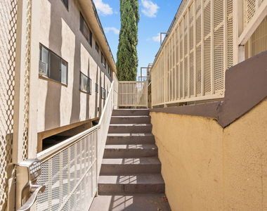 1540 N Fuller Avenue - Photo Thumbnail 2