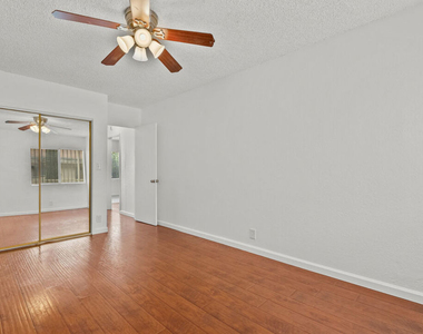 1540 N Fuller Avenue - Photo Thumbnail 13