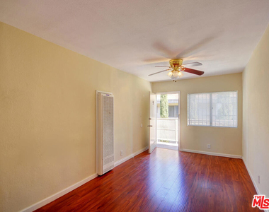1540 N Fuller Avenue - Photo Thumbnail 3