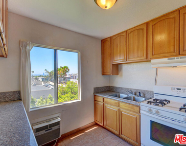 1540 N Fuller Avenue - Photo Thumbnail 5