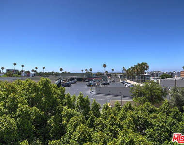 1540 N Fuller Avenue - Photo Thumbnail 11