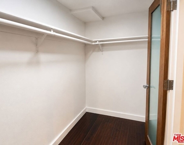 1525 N Hayworth Avenue - Photo Thumbnail 22