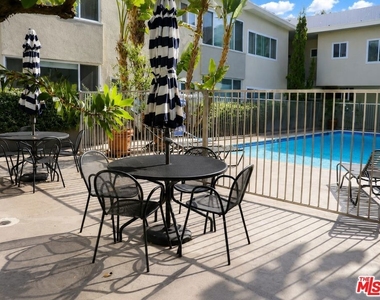 1525 N Hayworth Avenue - Photo Thumbnail 4