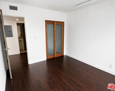 1525 N Hayworth Avenue - Photo Thumbnail 23