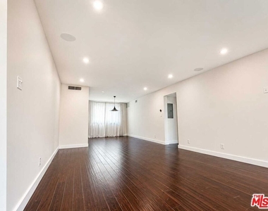 1525 N Hayworth Avenue - Photo Thumbnail 8