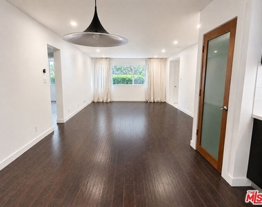 1525 N Hayworth Avenue - Photo Thumbnail 7