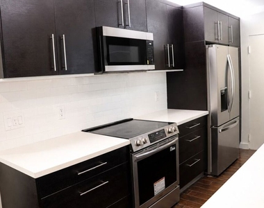 1525 N Hayworth Avenue - Photo Thumbnail 9