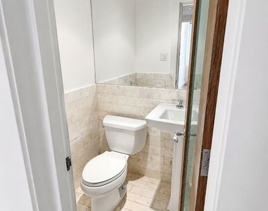 1525 N Hayworth Avenue - Photo Thumbnail 34