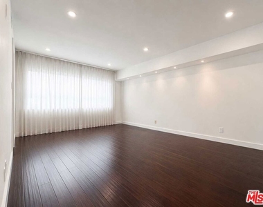 1525 N Hayworth Avenue - Photo Thumbnail 19