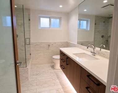 1525 N Hayworth Avenue - Photo Thumbnail 25