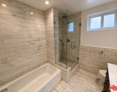 1525 N Hayworth Avenue - Photo Thumbnail 26