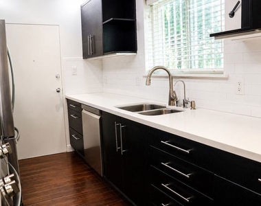 1525 N Hayworth Avenue - Photo Thumbnail 10