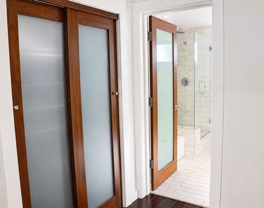 1525 N Hayworth Avenue - Photo Thumbnail 16