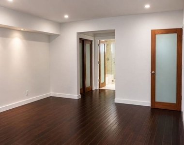 1525 N Hayworth Avenue - Photo Thumbnail 15