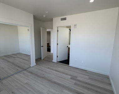 124 S Croft Avenue - Photo Thumbnail 24