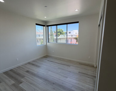 124 S Croft Avenue - Photo Thumbnail 22