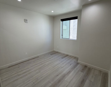 124 S Croft Avenue - Photo Thumbnail 17