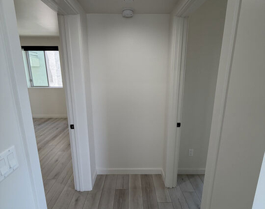 124 S Croft Avenue - Photo Thumbnail 15