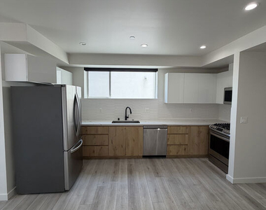 124 S Croft Avenue - Photo Thumbnail 6