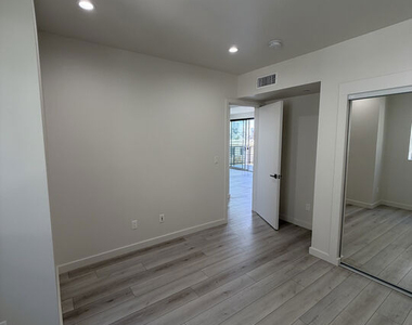 124 S Croft Avenue - Photo Thumbnail 19