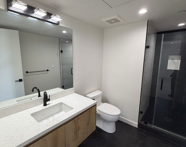 124 S Croft Avenue - Photo Thumbnail 12