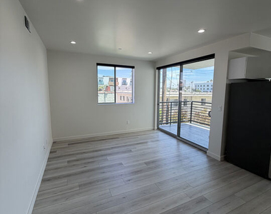 124 S Croft Avenue - Photo Thumbnail 8