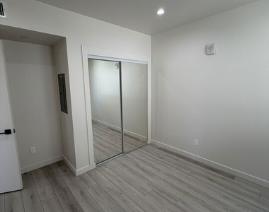 124 S Croft Avenue - Photo Thumbnail 18
