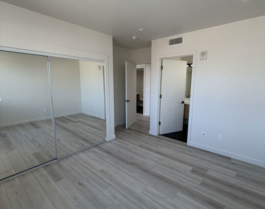 124 S Croft Avenue - Photo Thumbnail 25