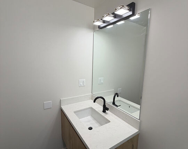 124 S Croft Avenue - Photo Thumbnail 28