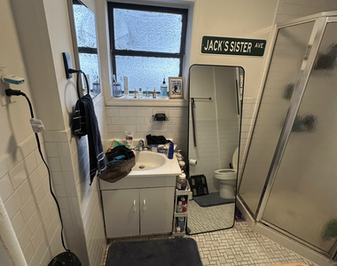 200 Allen Street - Photo Thumbnail 4