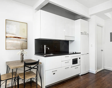 212 West 91st Street - Photo Thumbnail 2