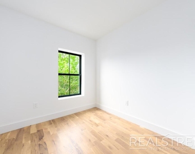 536a Monroe St - Photo Thumbnail 3