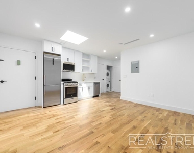 536a Monroe St - Photo Thumbnail 1