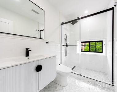 536a Monroe St - Photo Thumbnail 6