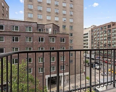 East 12th Street - Photo Thumbnail 2