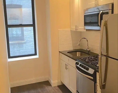 W 151st St - Photo Thumbnail 4