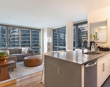 West 57th Street - Photo Thumbnail 8