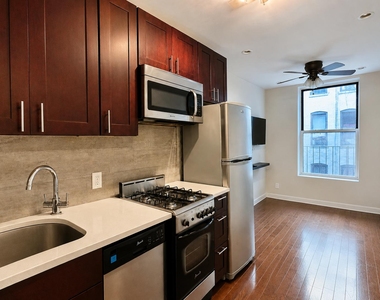 386 Manhattan Avenue - Photo Thumbnail 7