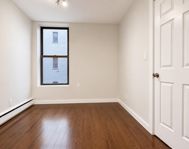 386 Manhattan Avenue - Photo Thumbnail 3