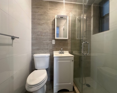 386 Manhattan Avenue - Photo Thumbnail 7