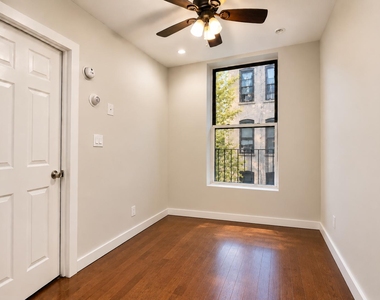 386 Manhattan Avenue - Photo Thumbnail 1