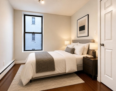 386 Manhattan Avenue - Photo Thumbnail 2