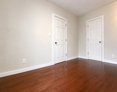 386 Manhattan Avenue - Photo Thumbnail 4