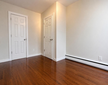 386 Manhattan Avenue - Photo Thumbnail 5