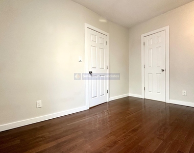 386 Manhattan Avenue - Photo Thumbnail 6