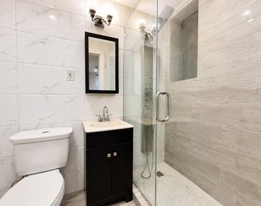 386 Manhattan Avenue - Photo Thumbnail 8