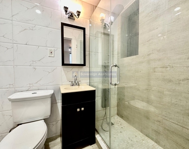 386 Manhattan Avenue - Photo Thumbnail 3