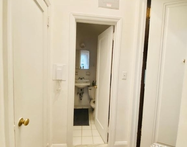 40 8th Avenue - Photo Thumbnail 8